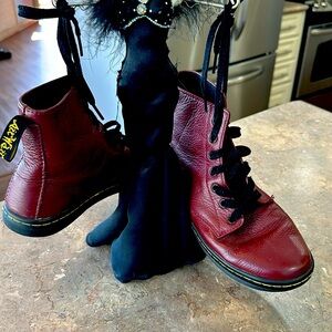 Dr  marten beautiful wine, colour boots